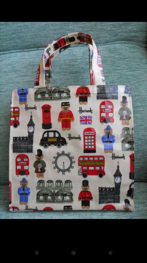 PiPatel_RBL's tweet photo. @AnnieCresta_RBL Pues claro que si! El bolso es para ti, y el osito para Finnick Jr. http://t.co/BB1x5BKHW8