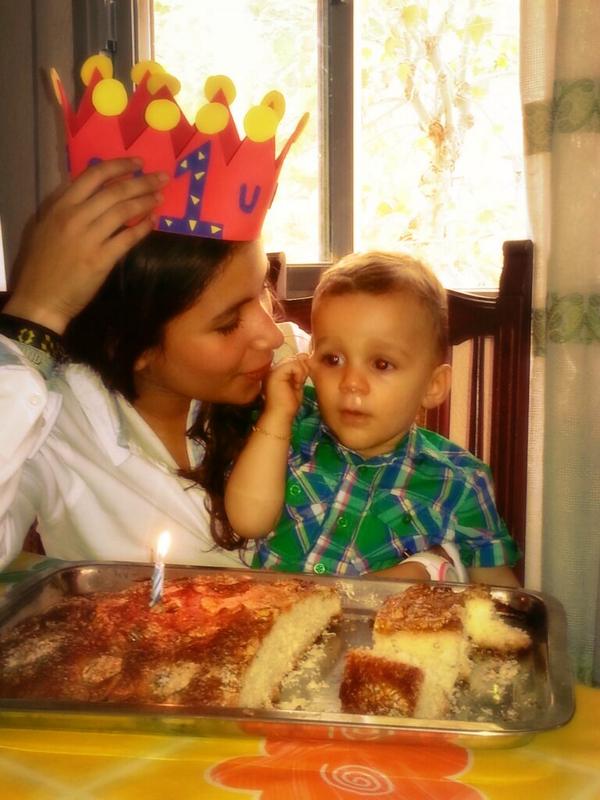 teresamacian's tweet photo. cumpliendo su primer añito, felicidades pequeñooo!! http://t.co/Men4kOVeoq