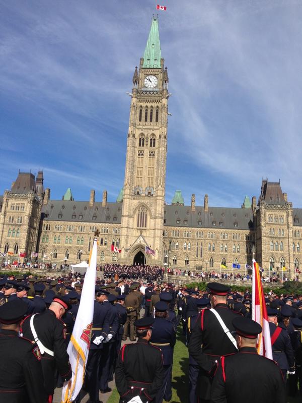 VicPD_Union's tweet photo. It's an honour to stand together with our brothers and sisters from across the nation in remembrance. http://t.co/GqgQuboSca