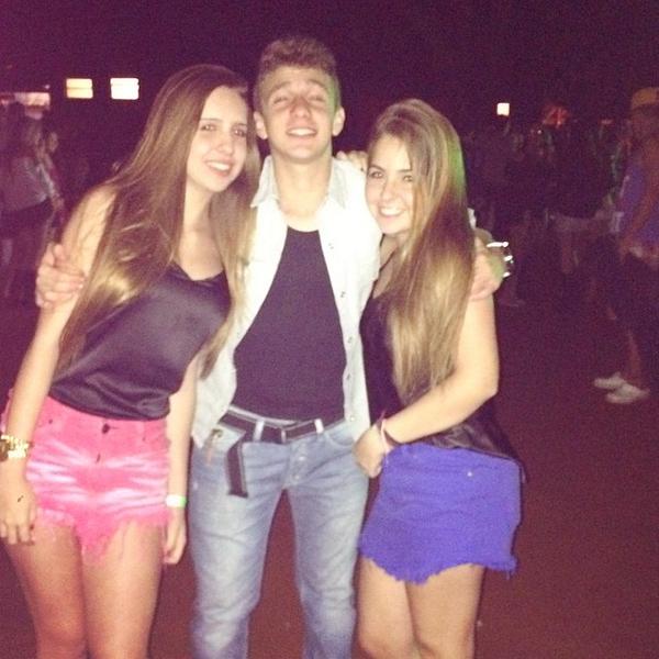 vitydamasceno's tweet photo. #PareceNossoE  #PUTAamiga 💥💥 @do_ass http://t.co/uJrv4frbR1