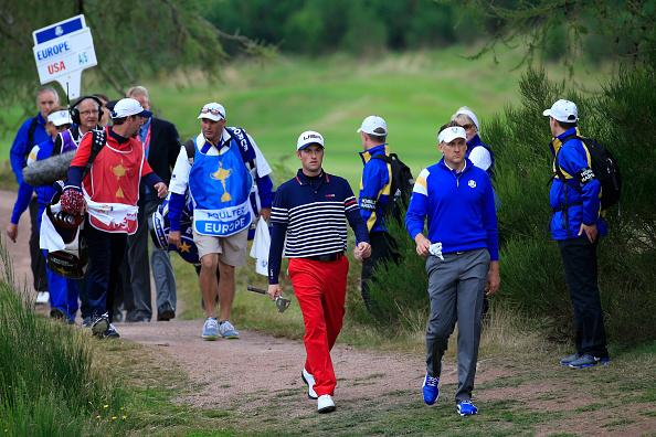PGATOUR's tweet image. Big one from Webb. With Poulter in tight, Simpson chips in for birdie at 13 to stay 1 down. #RyderCup