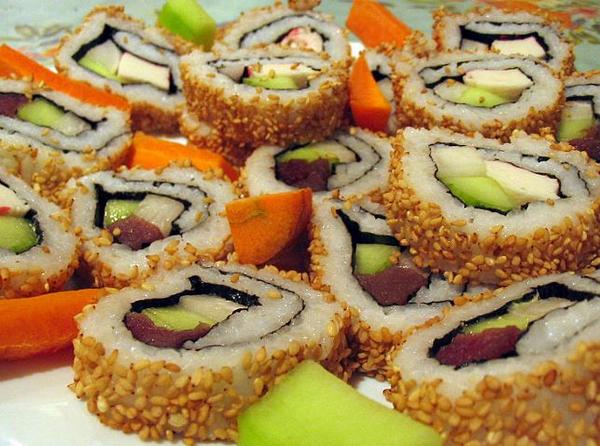 24HorasTVN's tweet image. Lo + visto: Sushi en mal estado puede causar una invasión de gusanos. Detalles: bit.ly/YrjsZK