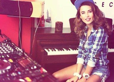 Malinabo0m. Джуси м. Диджей juicy m. Juicy m +18. Диджей Джуси м фото