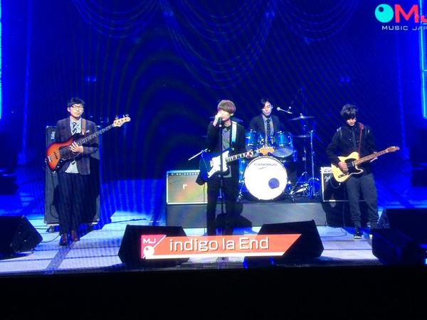 yumeripu's tweet photo. indigo最高だった！ティス〜！
ノリノリなのうつってて恥ずかしかったけどindigoのメンバーにもわかってもらえたからよかったって感じな観覧でしたね、はい！(2人だけ立ってるからちょっと高い) http://t.co/3lAxwMsRzd