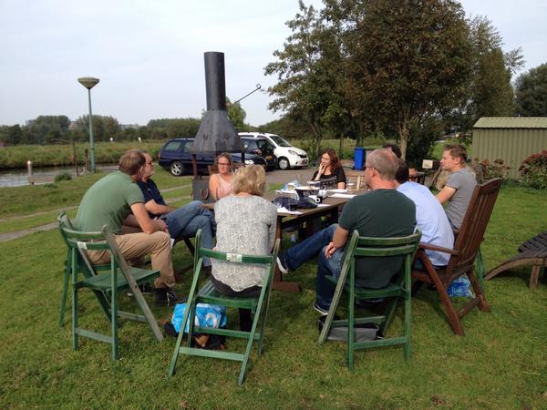 Tafel_van_5's tweet photo. De #Tafelvan5 was vandaag in Den Hoorn. Weer een energieke tafel over bedrijfsplannen, training, marketing en paarden http://t.co/enbsxeNz3F
