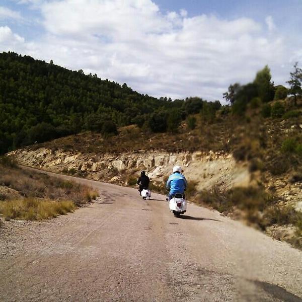 Vespambretta's tweet photo. Descendiendo el puerto... http://t.co/dVUYkZSRQ4
