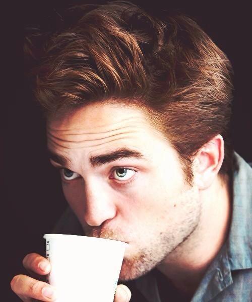 RobsessedChicks's tweet photo. robert pattinson is my bae. http://t.co/sQcXzumz0U