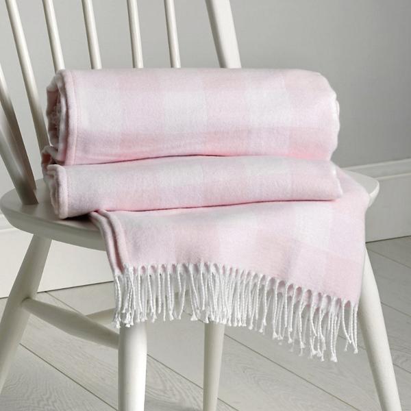 colourfulrooms's tweet photo. Cosy-up your bedroom with luxury pink throws  http://t.co/71tdWxfc33 #pink http://t.co/ts3TAUOFcr