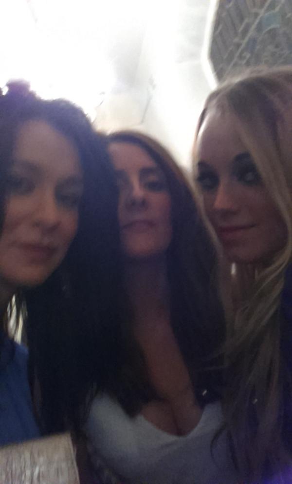 8x_Alex_x8's tweet photo. Me n my birds http://t.co/CwBzwlAKv9