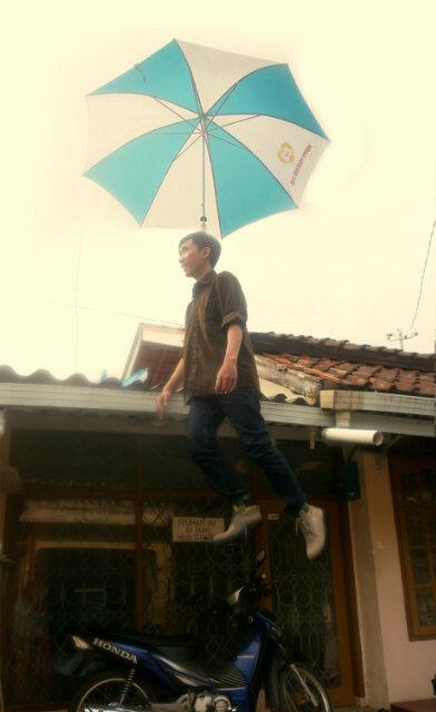 riyanemond's tweet photo. Baling baling payung, alat dari oraemond @Ini_Talkshow @advan_id #IniTalkshowNETAdvan3 http://t.co/Ay2udq63yr