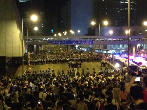 paulmozur's tweet photo. Police leaders seem to be having a powwow in center of 40 square yards of road they've carved out #OccupyAdmiralty http://t.co/ZOBTaOfEBI