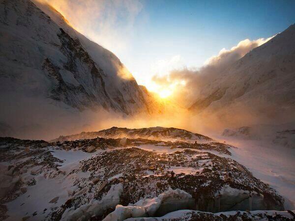 _Paisajes_'s tweet photo. #Everest la montaña más alta del mundo 8848 m.#Himalaya marca la frontera entre #Nepal y #China http://t.co/RtyoLuBkBD