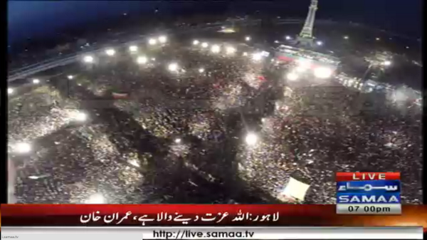 farhanmasood's tweet photo. Iqbal Park is 150000m2. Fully packed at 4 ppl / sqm it has 600k ppl but its overflowing... 

#Lahore4PTI #GoNawazGo http://t.co/sqyyDvpdgS