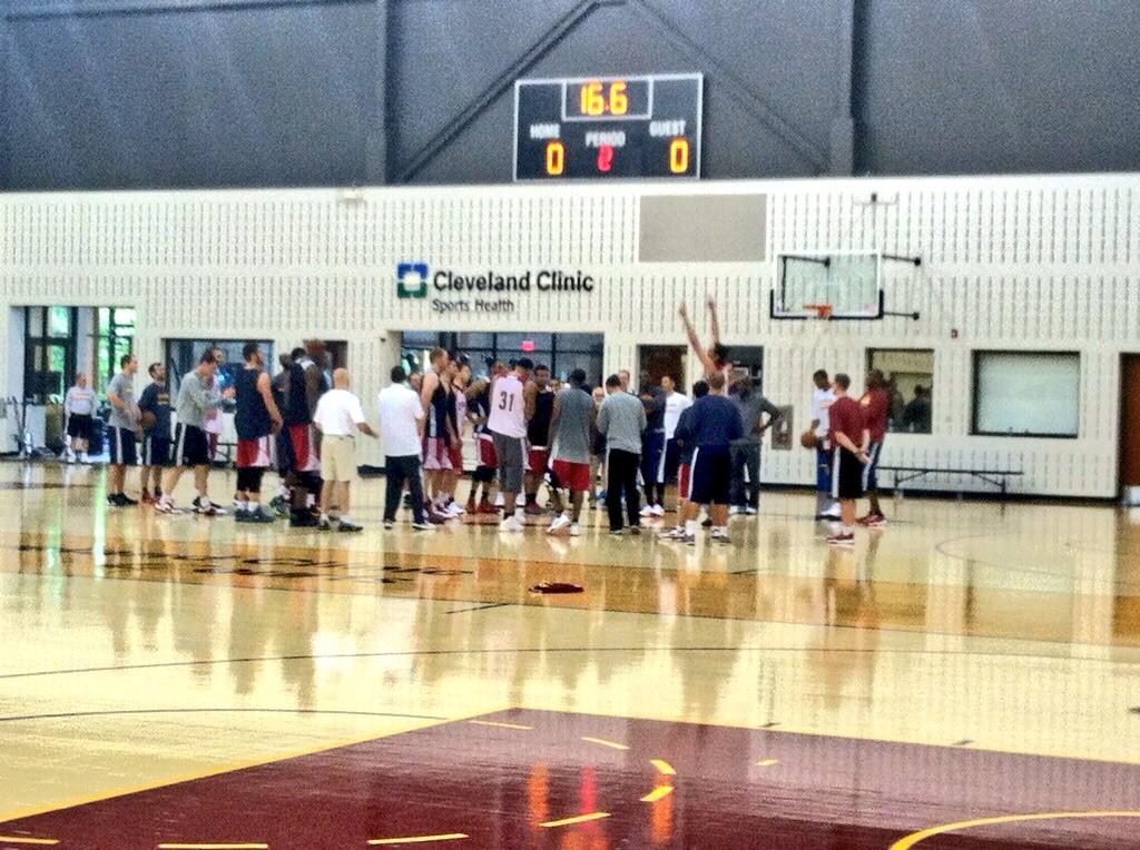 Heres the all gathered around Anderson Varejao singing Happy Birthday to him after practice today 