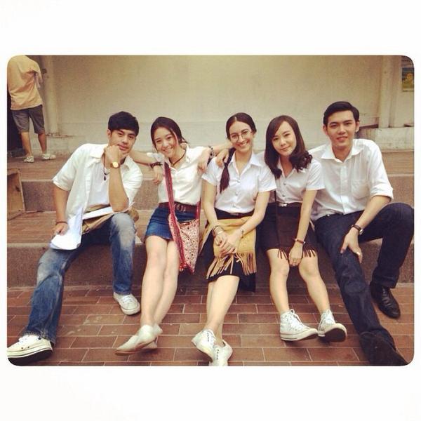 ToeyJarinufo's tweet photo. แก๊งค์พี่น้อง #ห้องหุ่น [ig:biancac_t] http://t.co/EEs0ZP38zY