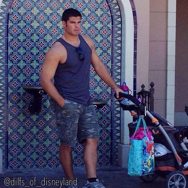 disneyland_dilf's tweet photo. Check out the muscles on this Disney dude 😏😏 #dadsofdisneyland #dilfsofdisney #disneylanddilf http://t.co/S6P9IcJVtg