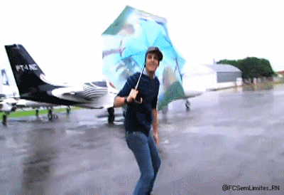 teamonaoesquece's tweet photo. A DANÇA DO GUARDA-CHUVA KKKKKK , COMO NAO LEMBRAR ? #rememberls2010 http://t.co/LallvyBQ7q