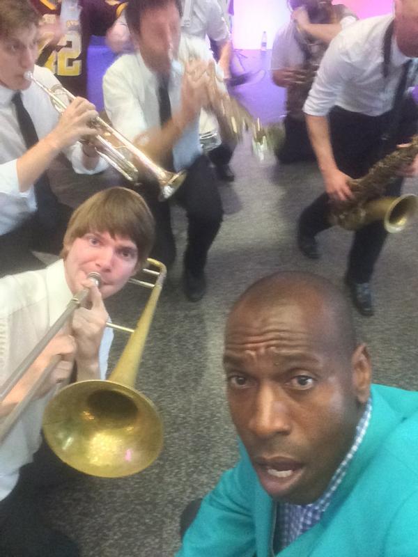 sammaddie29's tweet photo. Rocking out with the band #pregame @wembleystadium @nfl_uk @MiamiDolphins @RAIDERS #SamCam29 get low.@NFLLegends http://t.co/gfni0AsAMr