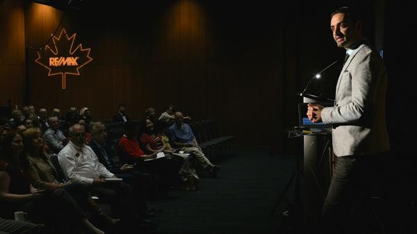 ShinobiVideo's tweet photo. @drnima A couple of screen grabs from your very entertaining presentation to a packed house for Re/Max last week. http://t.co/RIx0egDjMX