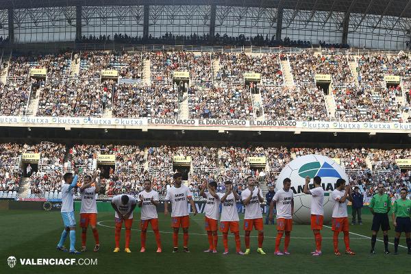 valenciacf's tweet photo. Los jugadores valencianistas lucieron un mensaje de apoyo para Mario Alberto Kempes http://t.co/aQY38Ho5nX http://t.co/UuvFO9zYor