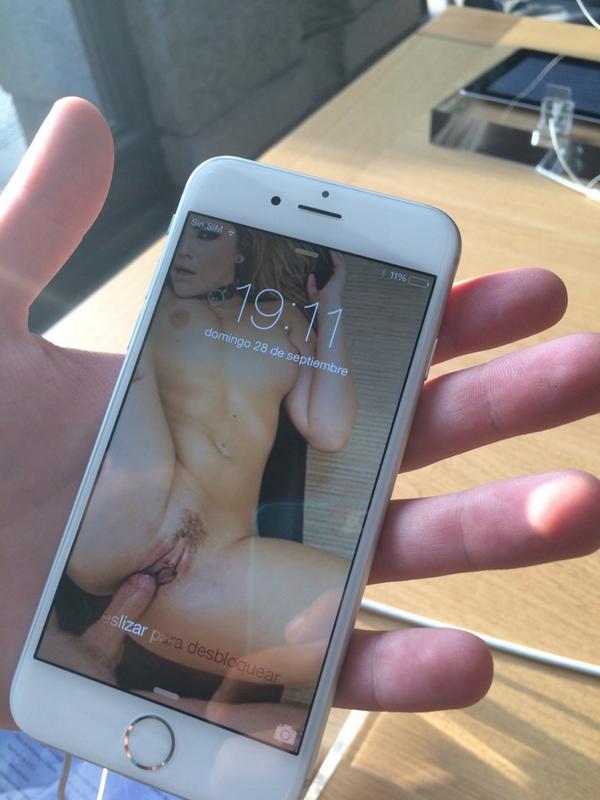 diezgom's tweet photo. Un poco de porno en la #AppleStorePuertaDelSol y sus iphone encima hetero 😷😷😷😷😷😷😷 http://t.co/M9EXUKjt4k