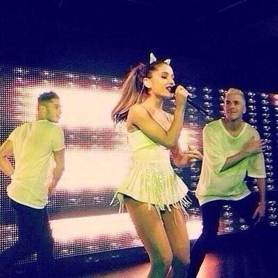Ari_GrandeSpain tweet picture