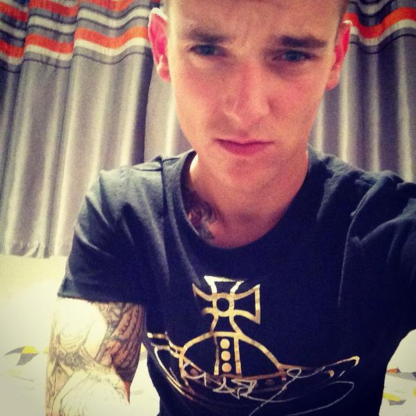 TaylorDodds4's tweet photo. New clothes always do put a smile on my face #viveen #newtop http://t.co/1netCgR4Hs