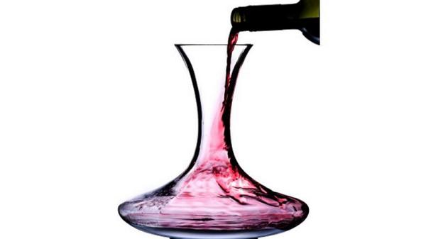 DemiCassiani's tweet image. To decant or not to decant? via @StephanieMiskew foxnews.com/leisure/2014/0… #wine @MacCocktail @winewankers @TopWineNews