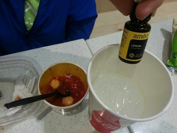 danjs22's tweet photo. Ok if you aren't putting #Améo lemon in your water or soup then you are missing out! !! #zijasummit14 http://t.co/e9FUQmOK8W