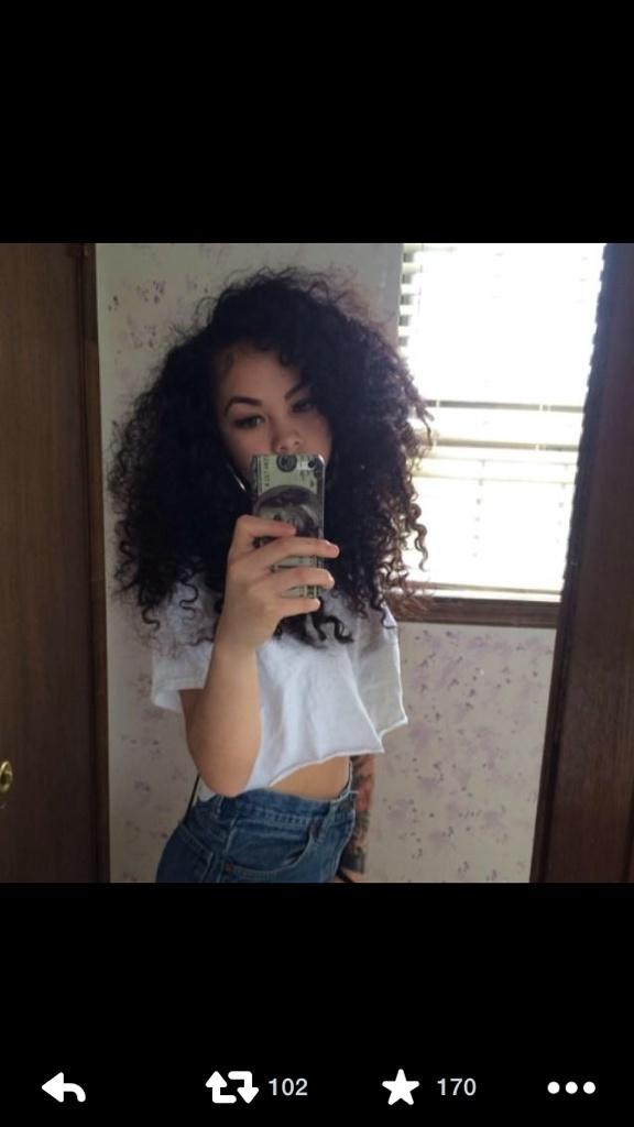 DaddySlllimm's tweet photo. Why her camera quality better than mine tf she got a iPod4 and I got a iPhone5s 😤????? http://t.co/TPESf7FjmG