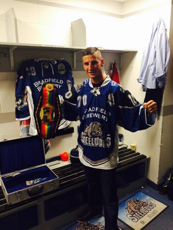 Made to feel so welcome by all <a href="/SteeldogsIHC/">Puck Stop Sheffield Steeldogs</a> fans &amp; team 👌 <a href="/AndrePayette7/">Andre Payette</a> <a href="/SteelGordita/">Jane Williams 💙🌹</a> @SnapperJakeO @ElGordoSteel