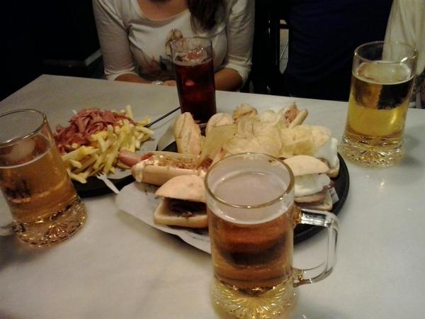 amaiacp95's tweet photo. Nutriéndonos para empezar la semana. @lauravr91 @CastroRedondo @kukeki14 http://t.co/HK3Hy6Vazm