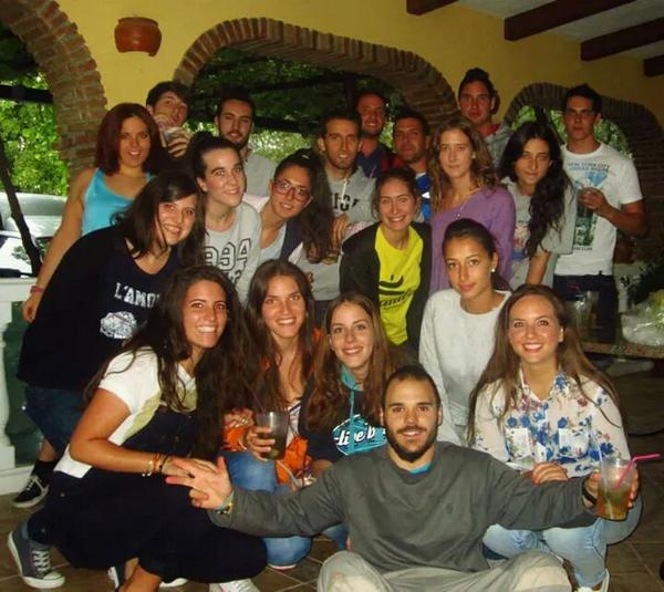 AAIIDYL's tweet photo. Rodeada de esta gente... Quien no se siente afortunada??? http://t.co/IChpmOKSqv