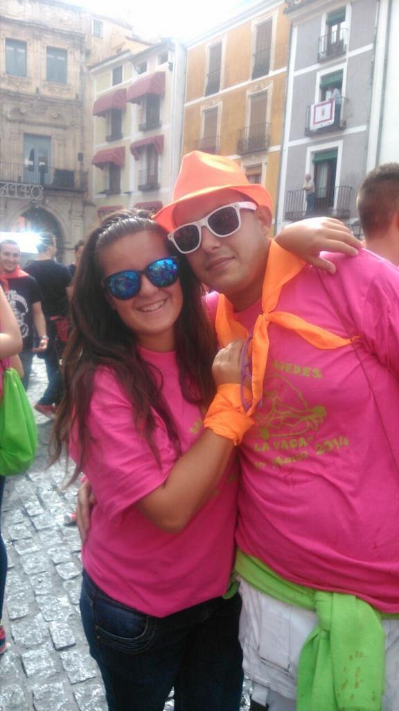 ampatunning's tweet photo. "@JarqueRuben: Porq solo tu iluminas mi camino, 365 días a su lado y esto es solo el comienzo @letif95 http://t.co/GzJDNJEQqT" ooh qe bonito