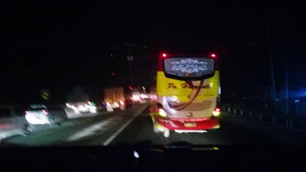 HendyPoer's tweet photo. Ambil jalur kanan di patokbeusi, subang. Depan HR 68 'Exotic' @Haryanto_Mania @SukaFotoBis http://t.co/OOXEM6h1jR