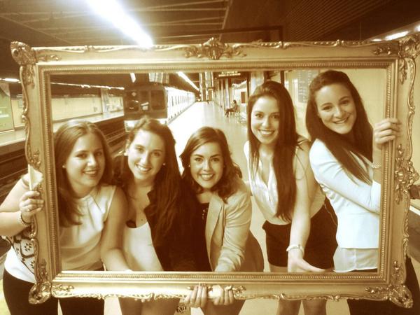 RakelLpez's tweet photo. Vaya "cuadro" de noche :D #Toreras @jessica_garcia7 @Sara_Murciano @SaraHeredia91 @elenacarrasco24 http://t.co/YjGe0FdYVp