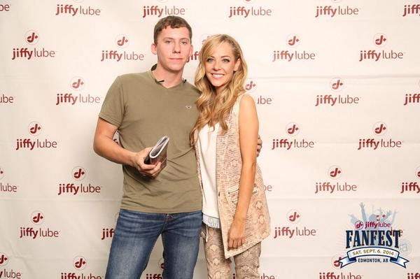 nome_cory's tweet photo. @MacKenziePMusic one hell of a violin player http://t.co/Tn93k8I8U3