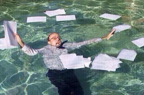 OhWowThatsAwk's tweet photo. only a month into school and i'm like http://t.co/8VhmJJ4hKu