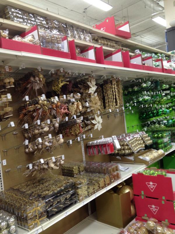 A___Wilson's tweet photo. Might want to wait for Halloween to finish @CanadianTire #slowdown #notevenfallyet @AmandaWalti http://t.co/IZbP4XyqK5