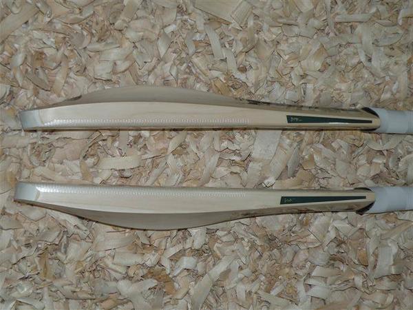 cricstoreonline's tweet photo. Please RT this message to help us reach 5000 followers. We will give away 1 x @LaverWood cricket bat when we do. http://t.co/kzCwqbBq2K