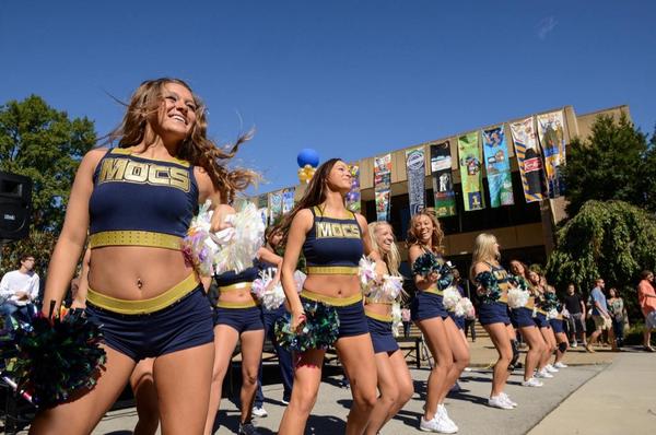 BrightonHighTN's tweet image. Happy homecoming week to the students at @UTChattanooga and @_veronicabutler who made their Facebook page!