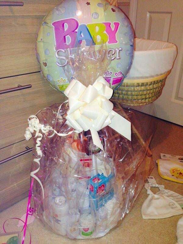 keecreations's tweet photo. Neutral Nappycake present for baby shower for surprise in day of labour 💜 http://t.co/suhjL6kAOD