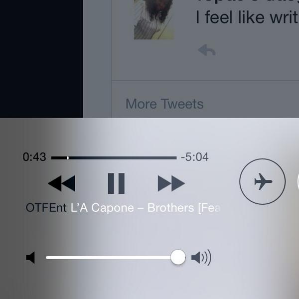 FemaleTupac_'s tweet image. #nowplaying 💯💯💯✊ #RIPCapone