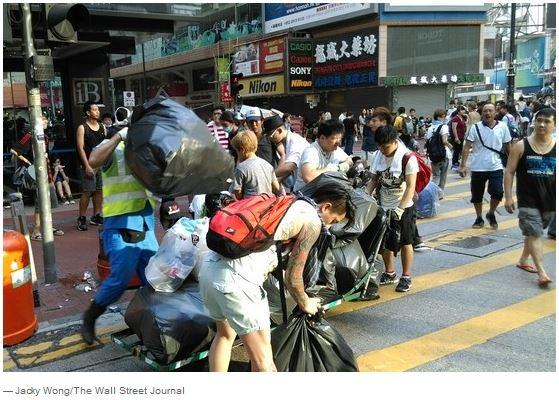 TroyGMcCullough's tweet image. Hong Kong pro-democracy protesters get tear gassed, but still pick up their own trash. on.wsj.com/1plgj4C