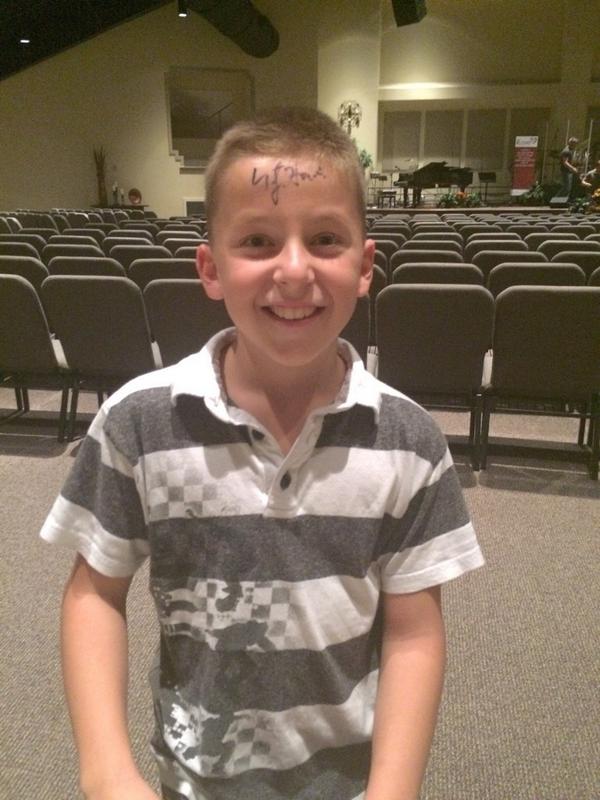 NancyLHarris's tweet photo. Gabriel Palmer!! #coolkid #signmyhead @TJHarris1 @chrispalmer_ http://t.co/GKXGe0DoKr