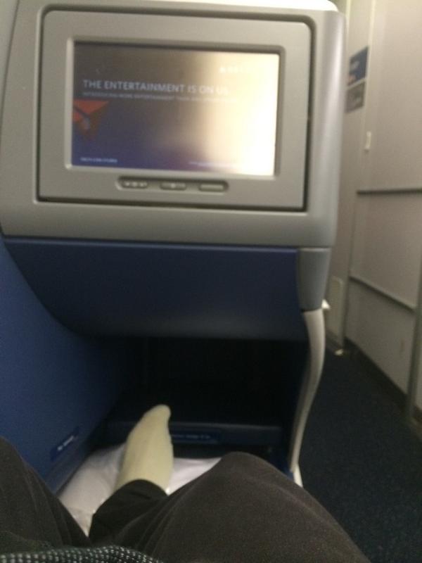 drewernst1's tweet photo. Appreciate the upgrade to Beijing @Delta . It's nice up front. http://t.co/uZjwjCq5Xa