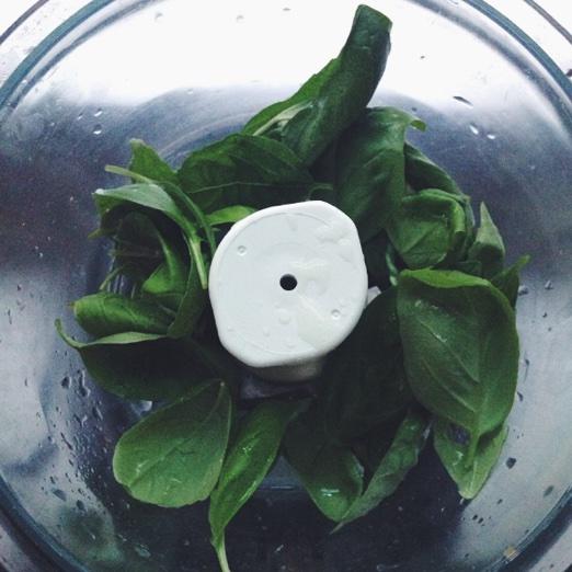 SlowClubCookery's tweet image. Suck it, fall. #pestotime