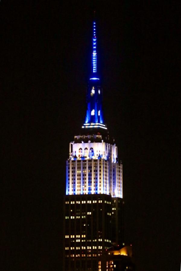 Yankees's tweet photo. The @EmpireStateBldg shines its lights in #Yankees pinstripes in honor of Derek Jeter. #FarewellCaptain http://t.co/3fp2pg85MB