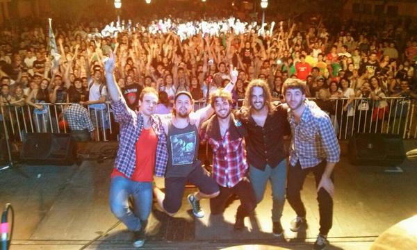 alejandrokurz's tweet photo. Fiesta en Rafaela. Ya no me queda nada por hacer más que dar mi corazón...nos vemos en Malvinas. http://t.co/GN3rLRPYVm