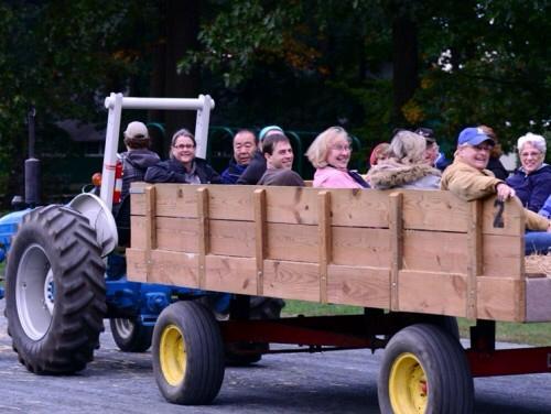 FriendsBSP's tweet photo. Fall is made for Bellevue Hayrides!  Have you reserved a wagon for your friends and family? http://t.co/PLYbeLtFxu